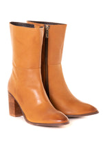 Women's leather boot - Image n°1