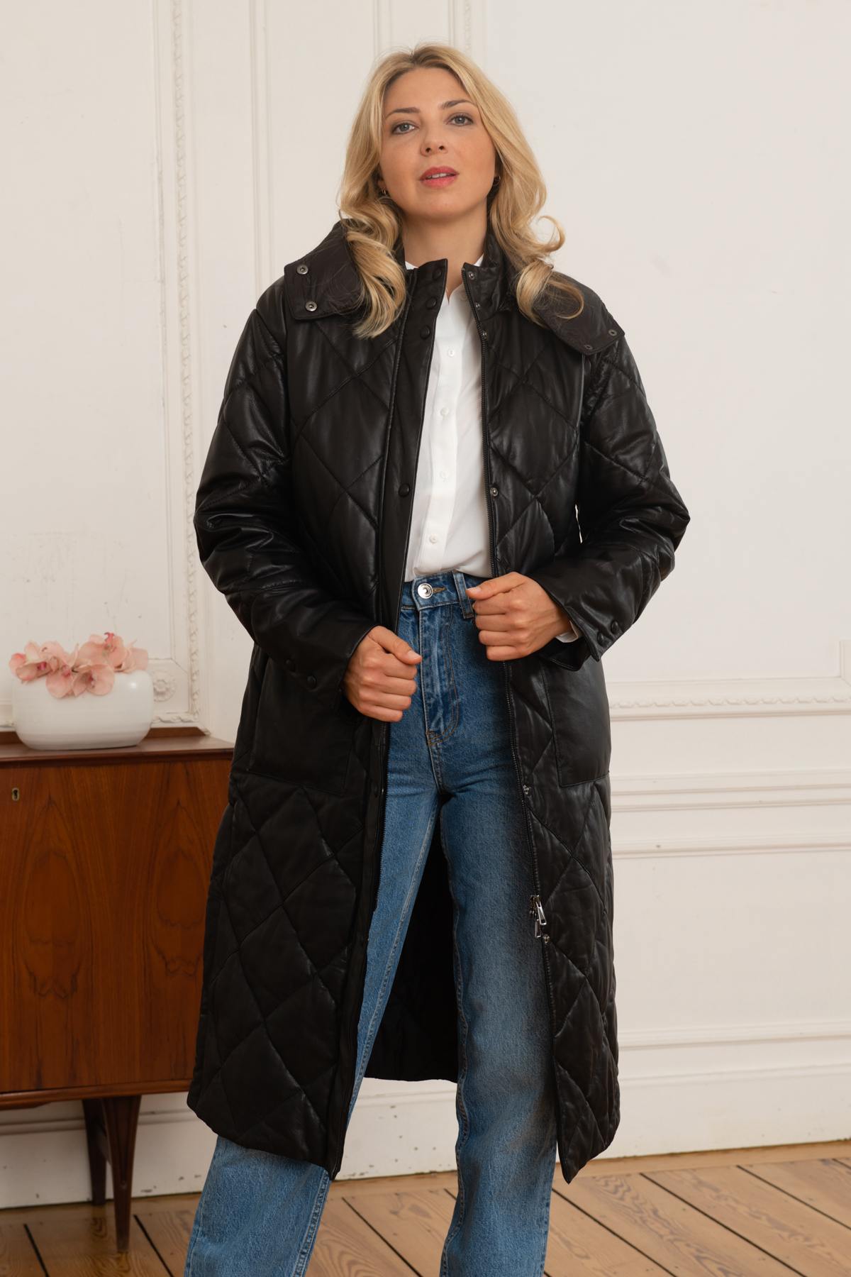 Oakwood's glossy, quilted black sheep leather coat for all seasons. - Image n°1