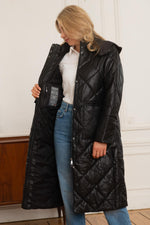 Oakwood's glossy, quilted black sheep leather coat for all seasons. - Image n°2