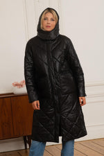 Oakwood's glossy, quilted black sheep leather coat for all seasons. - Image n°4