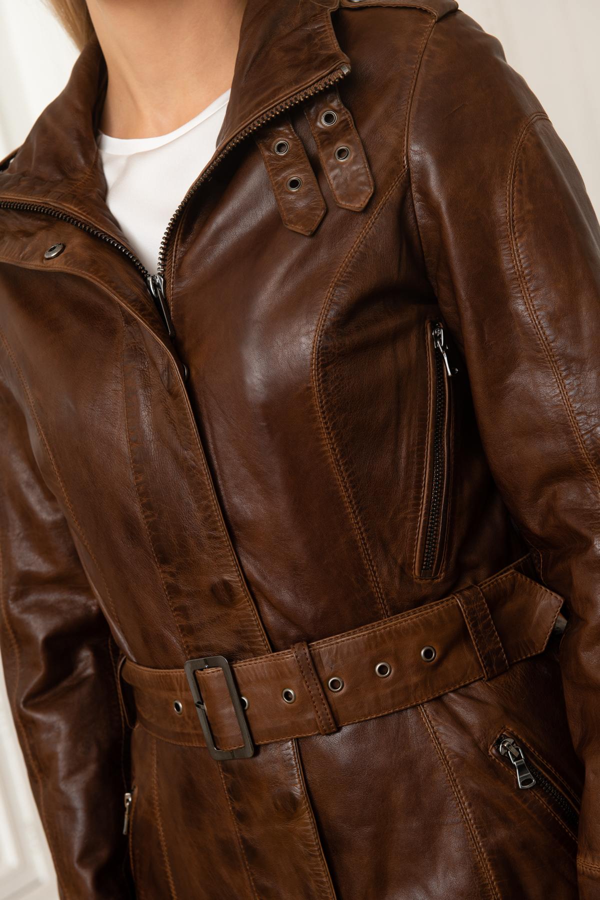Long lambskin jacket: wide collar, zip sleeves, and a belted waist. - Image n°6