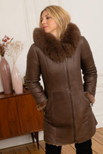 Oiled chocolate merino jacket with fox-fur hood and skinny fit. - Image n°4