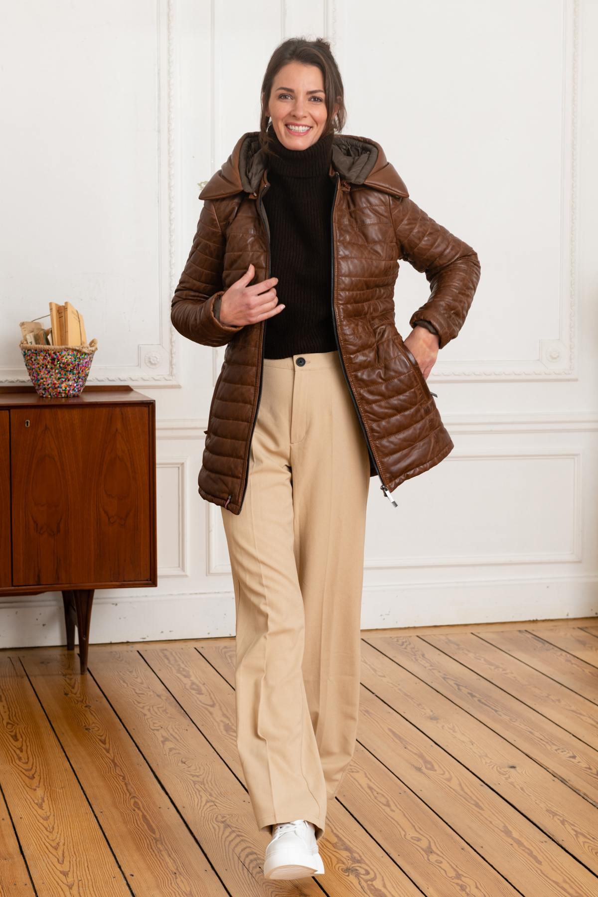 Tailored cognac lambskin puffer, mid-thigh for sleek winter warmth. - Image n°2