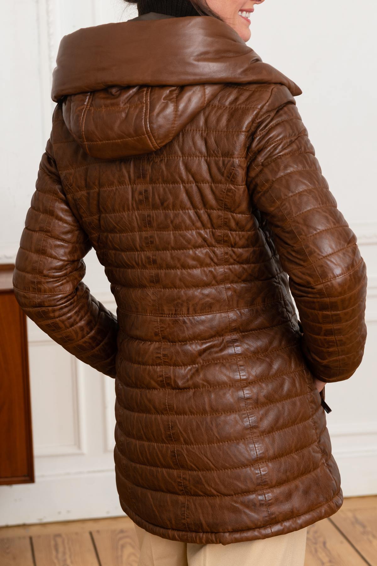 Tailored cognac lambskin puffer, mid-thigh for sleek winter warmth. - Image n°3