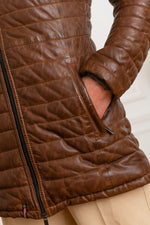 Tailored cognac lambskin puffer, mid-thigh for sleek winter warmth. - Image n°4