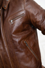 Supple lambskin jacket with a regular fit and timeless style. - Image n°8