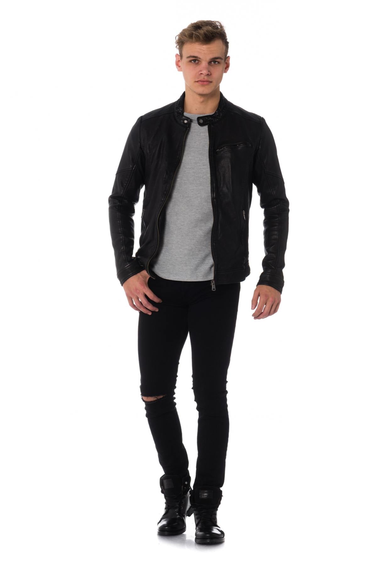Timeless black lambskin jacket for larger fits. Soft and adjustable. - Image n°2