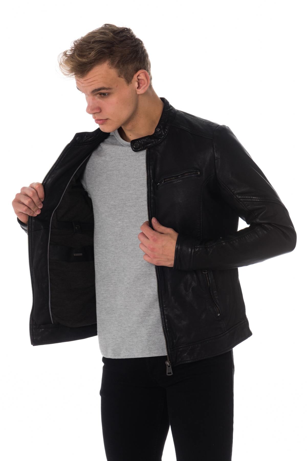 Timeless black lambskin jacket for larger fits. Soft and adjustable. - Image n°4