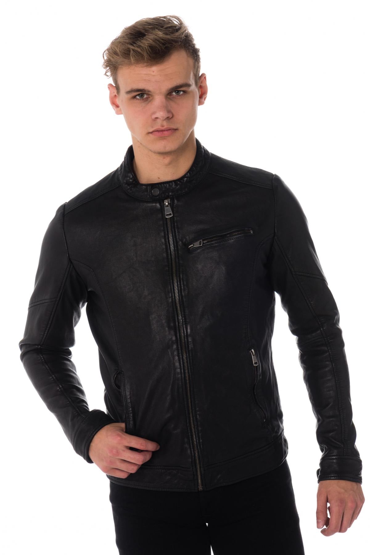 Timeless black lambskin jacket for larger fits. Soft and adjustable. - Image n°3