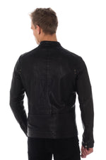 Timeless black lambskin jacket for larger fits. Soft and adjustable. - Image n°5