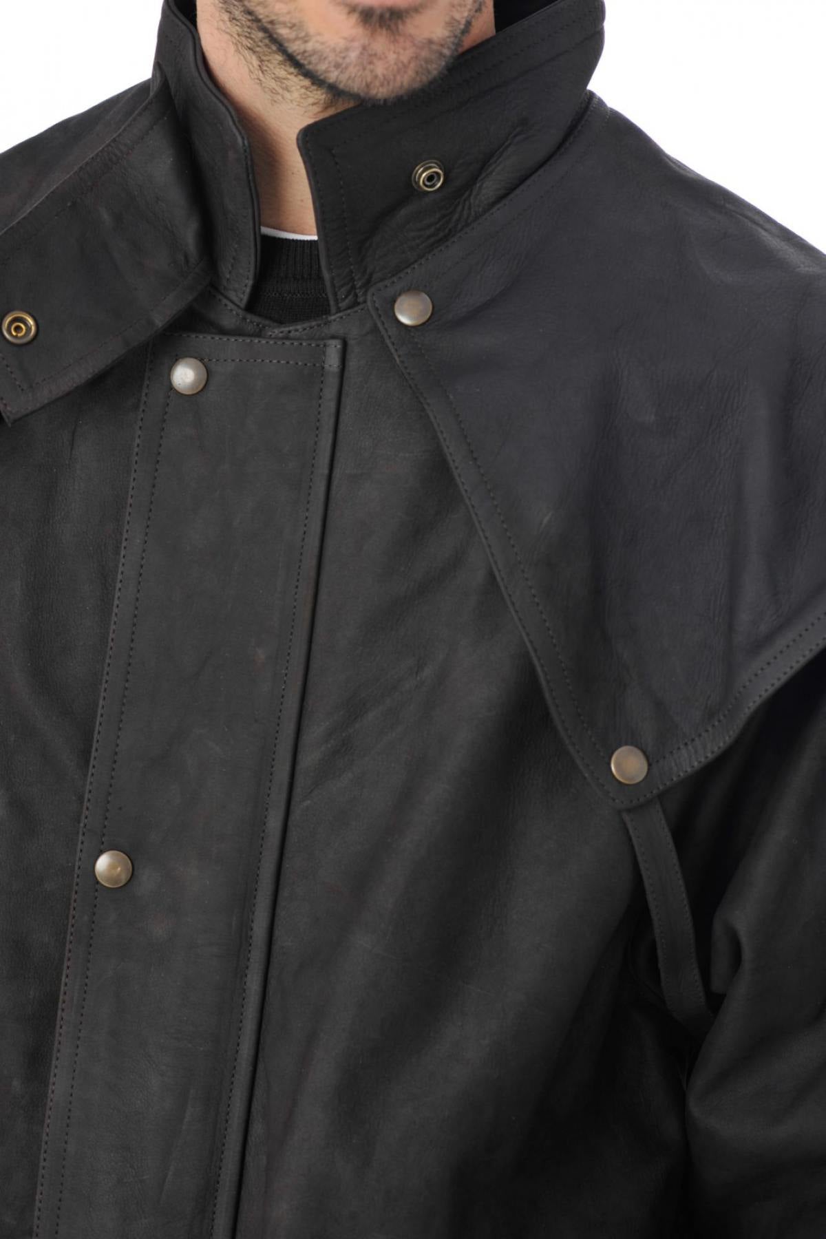 Buffalo leather coat, French-made, with detachable cape and ample cut. - Image n°4