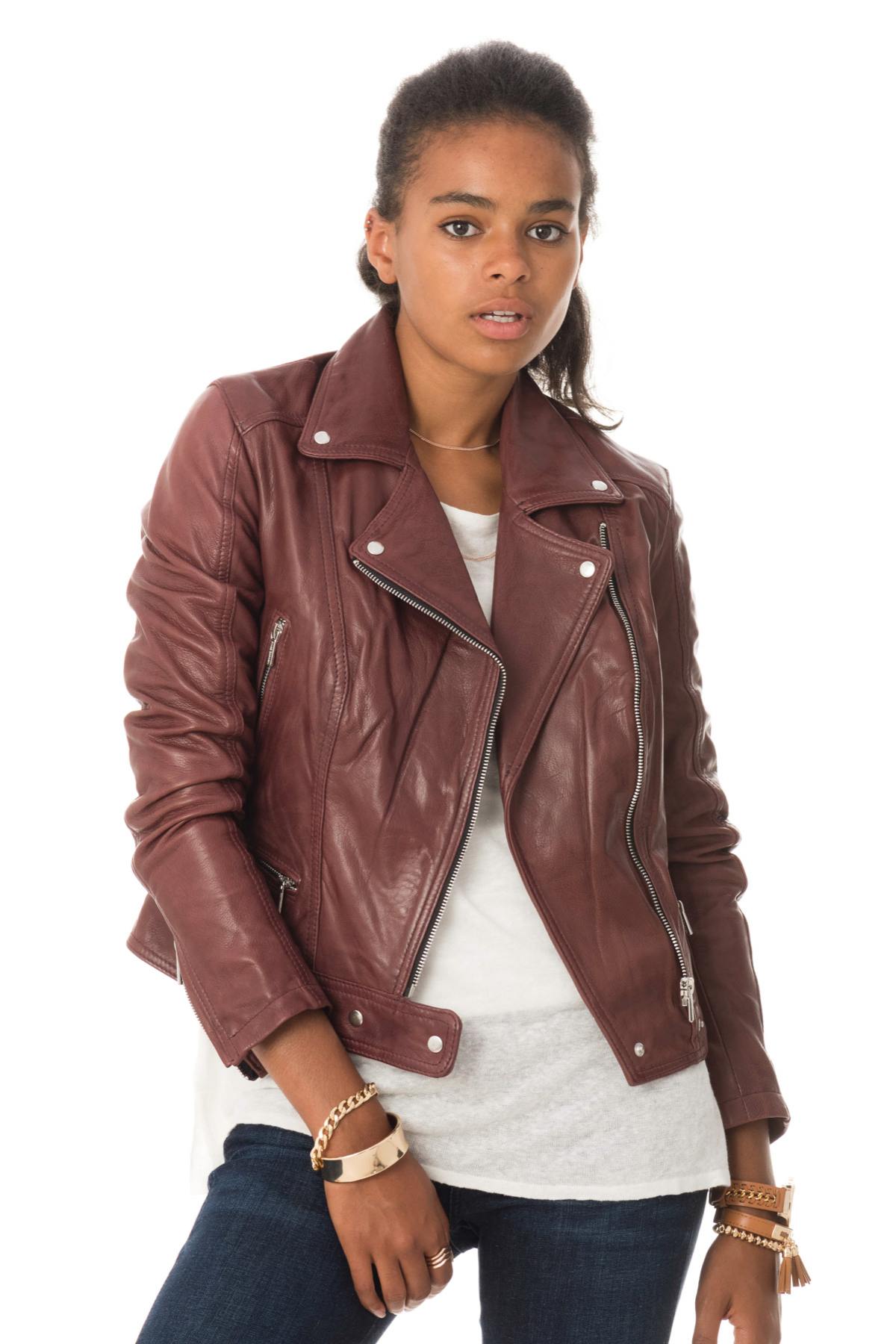 Burgundy lambskin biker jacket with a snug fit and silver zips. - Image n°3