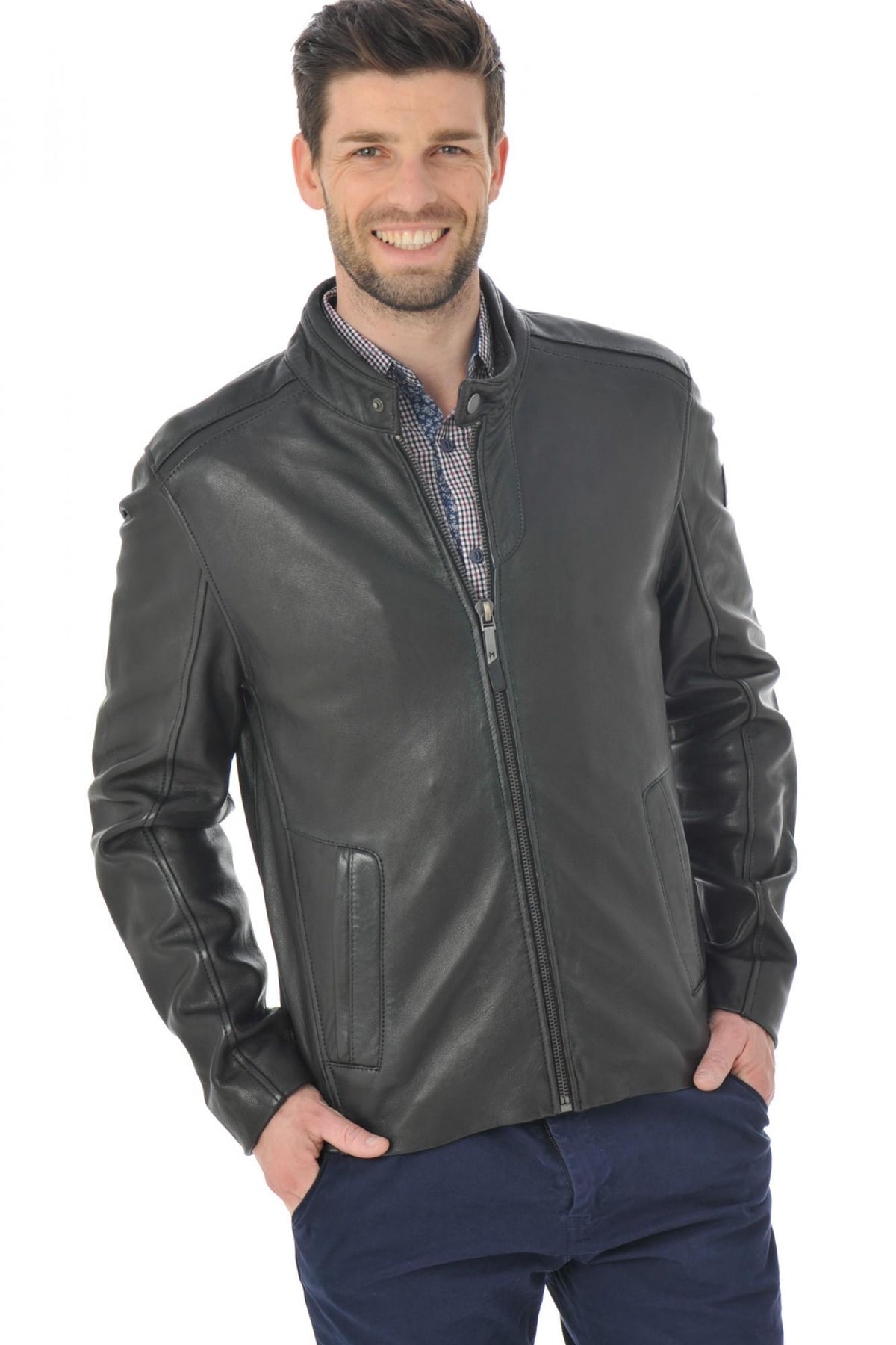 Sleek black lambskin jacket featuring a moto collar and tonal details. - Image n°3