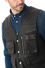 Last Rebels' black buffalo leather waistcoat. Four snap pockets, zippered. - Image n°6