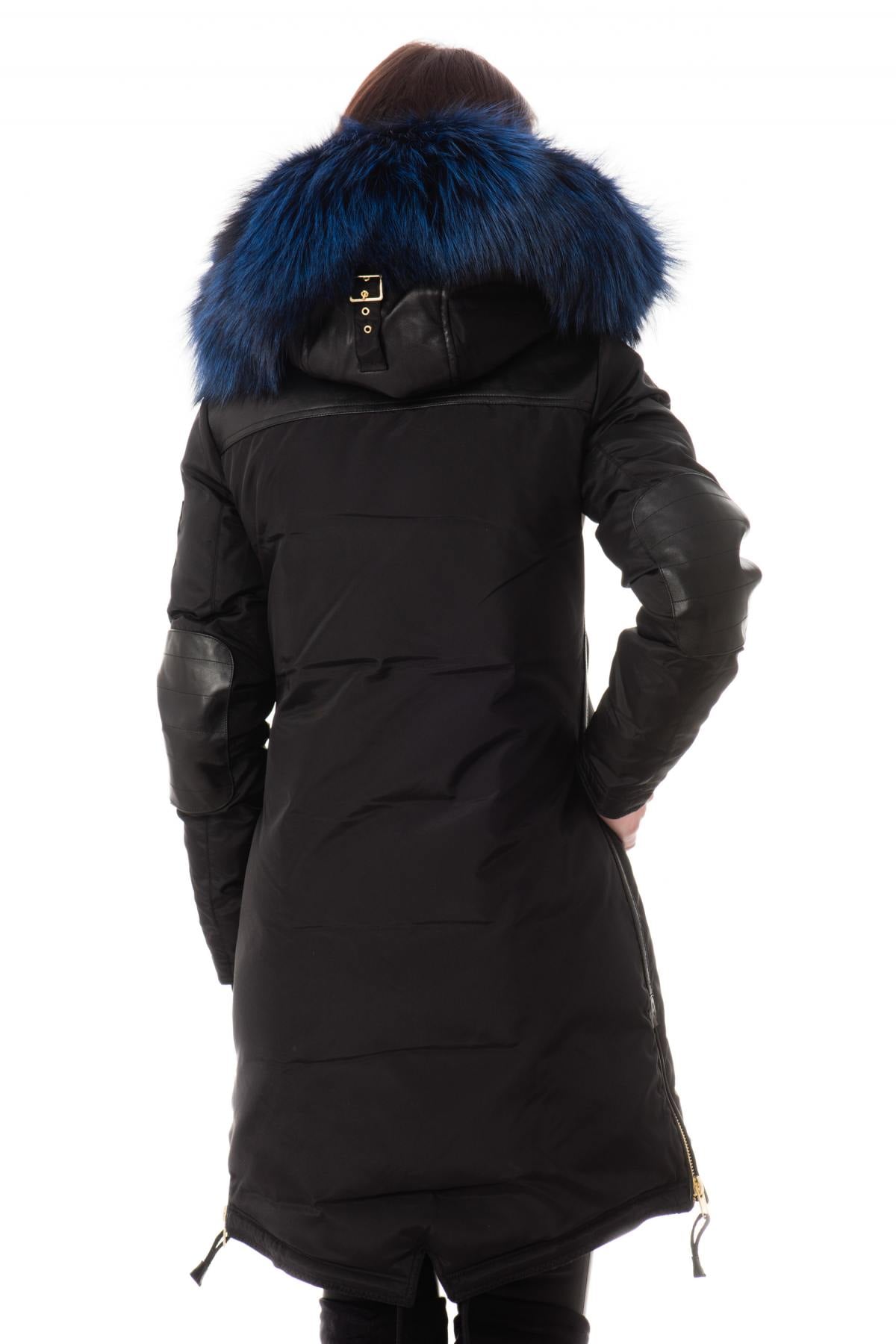 Nicole Benisti's Brera: lambskin leather and detachable fur hood. - Image n°5