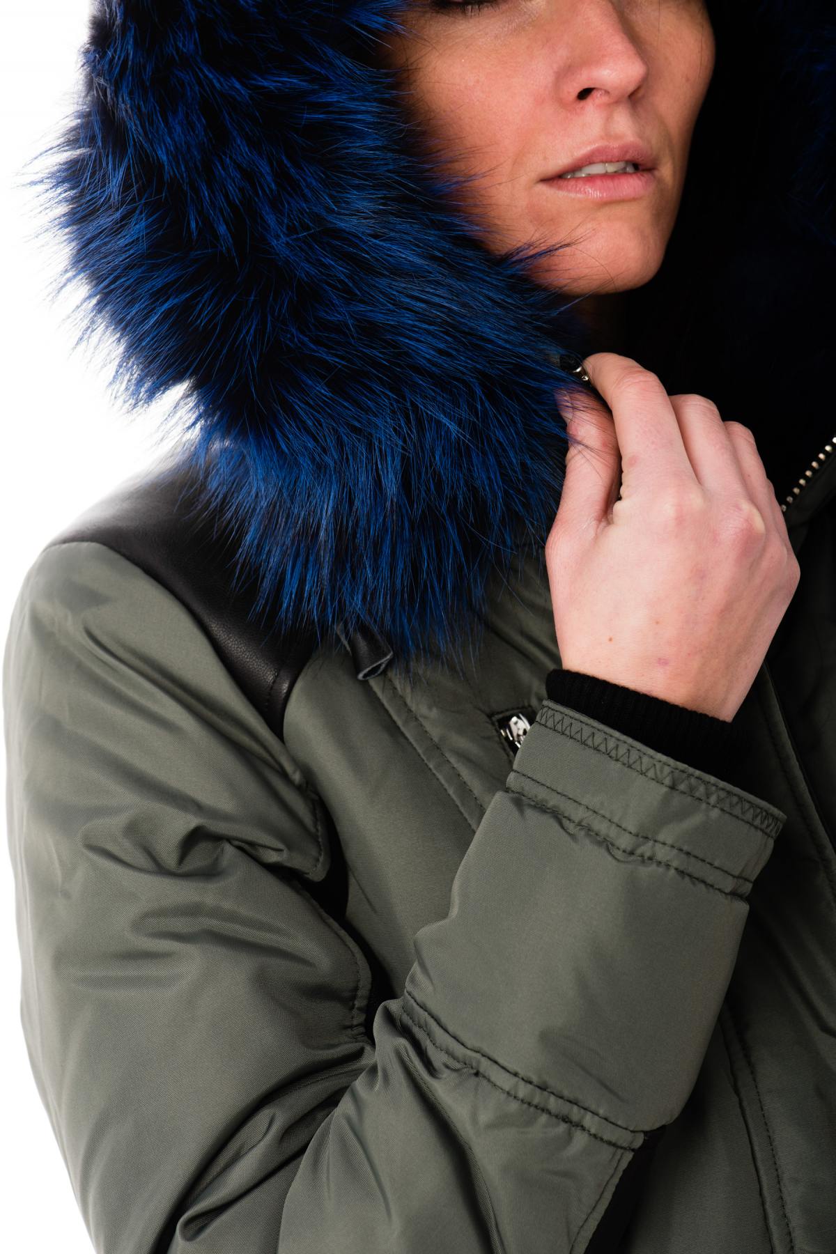 A military-blue jacket with lambskin details and a waterproof shell. - Image n°6
