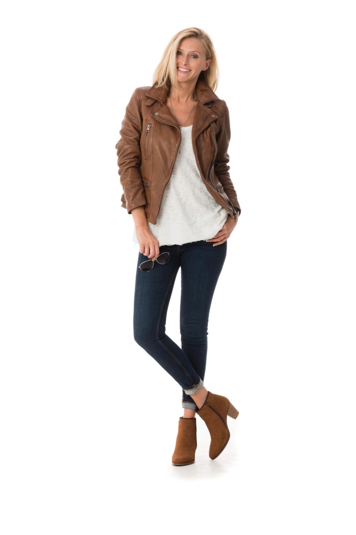 Slim tan lambskin biker jacket with a vintage, feminine fit. - Image n°5