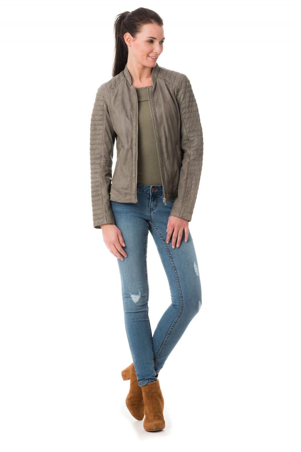 Soft lambskin leather jacket with a quilted finish for timeless style. - Image n°2