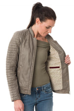 Soft lambskin leather jacket with a quilted finish for timeless style. - Image n°4