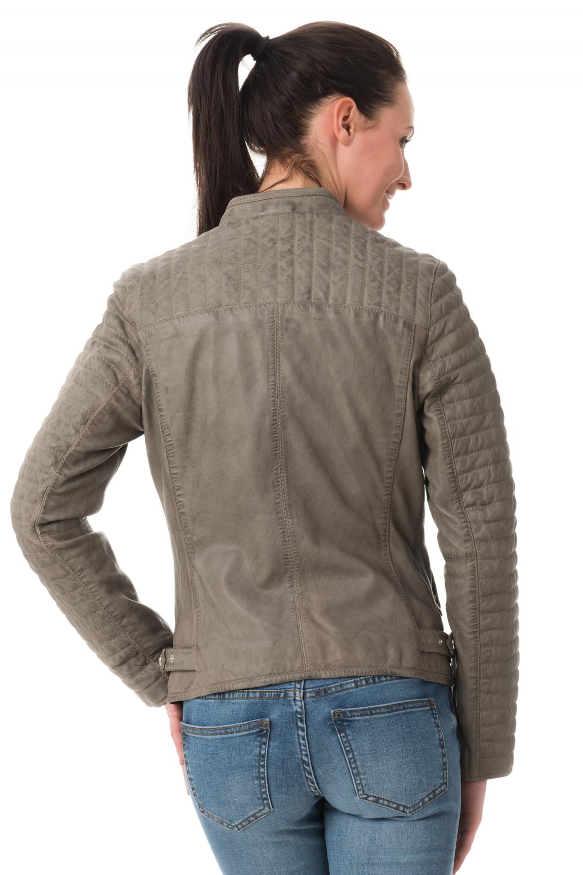 Soft lambskin leather jacket with a quilted finish for timeless style. - Image n°5