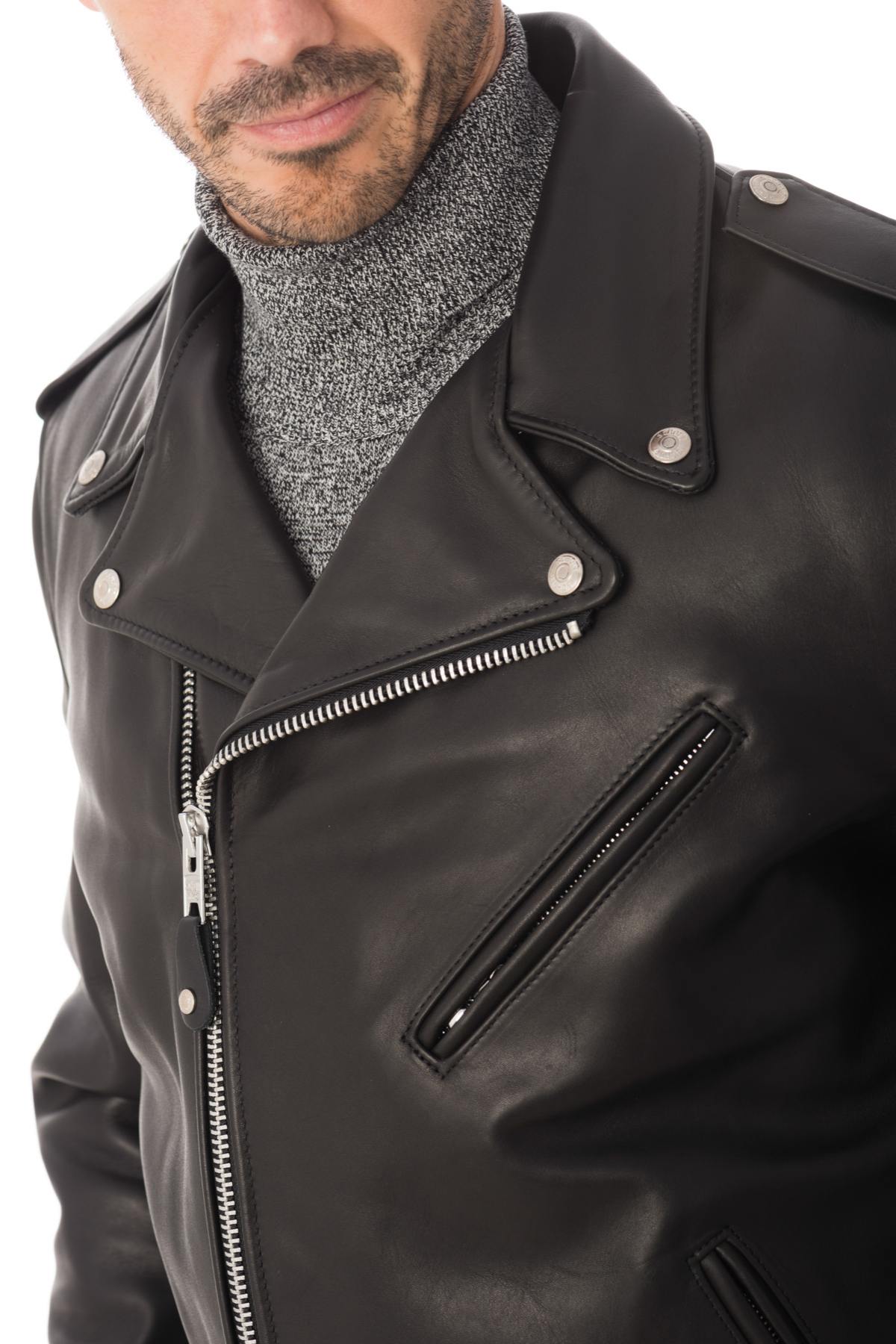 The 118L Black: Schott's longer Perfecto in heavyweight cowhide. - Image n°8