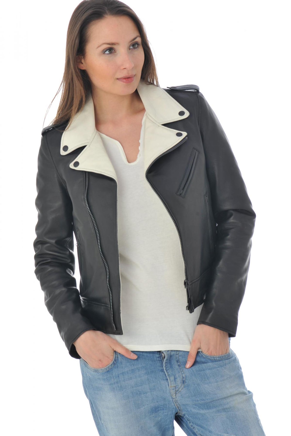 Bi-colour lambskin Perfecto by Schott, timeless with a modern edge. - Image n°7