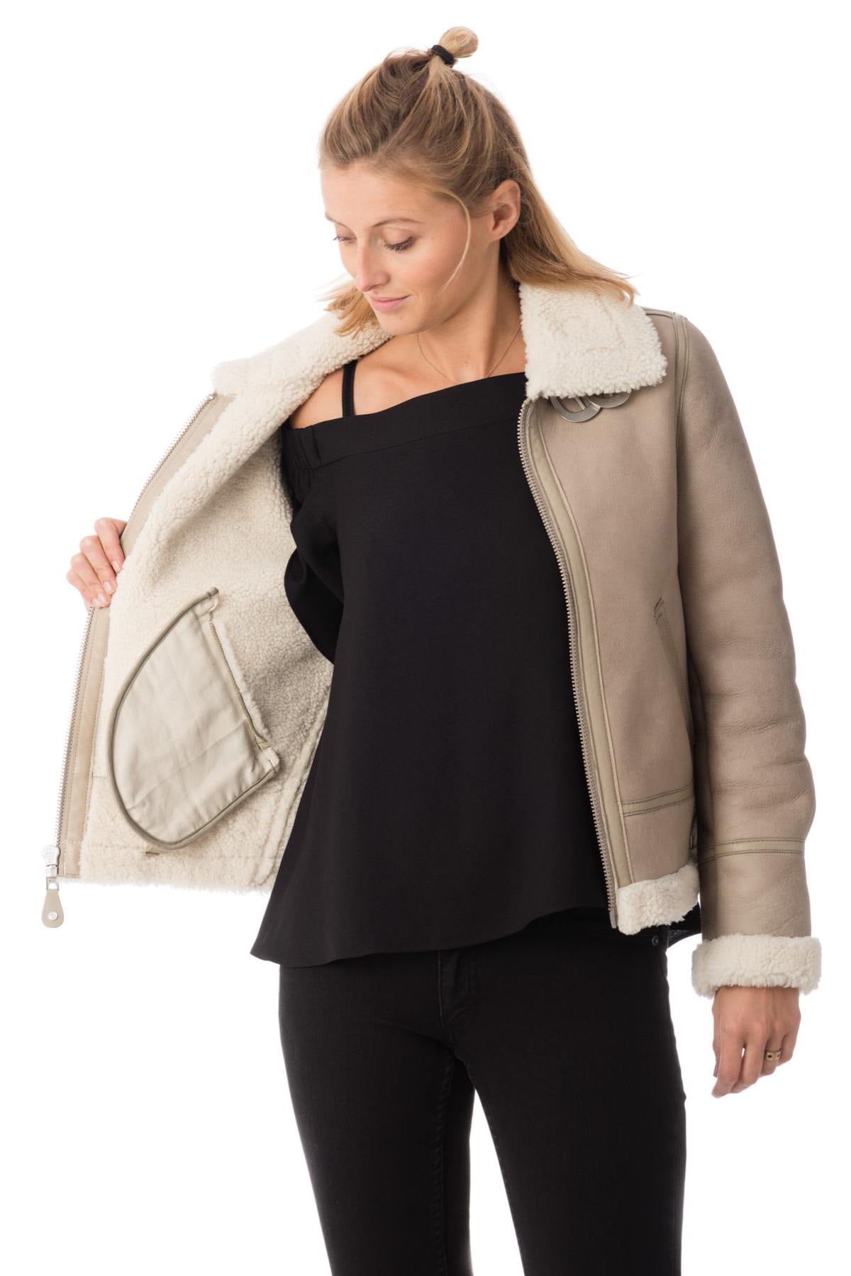 Iconic Schott B-3 bomber in light beige sheepskin, cosy and stylish. - Image n°5