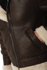 Schott's B-3 bomber: shearling warmth, military heritage, urban edge. - Image n°6