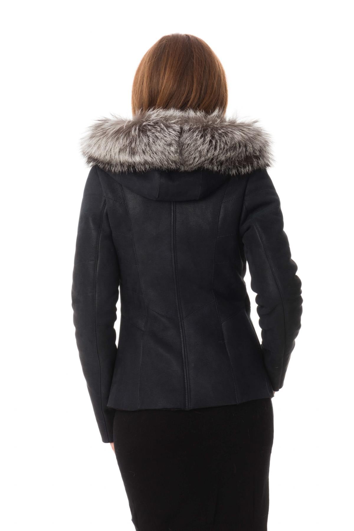 Iridescent navy shearling with fox-fur hood-effortless elegance. - Image n°5