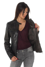 Aged olive lambskin jacket, slim fit. Matelassé shoulders for edge. - Image n°6
