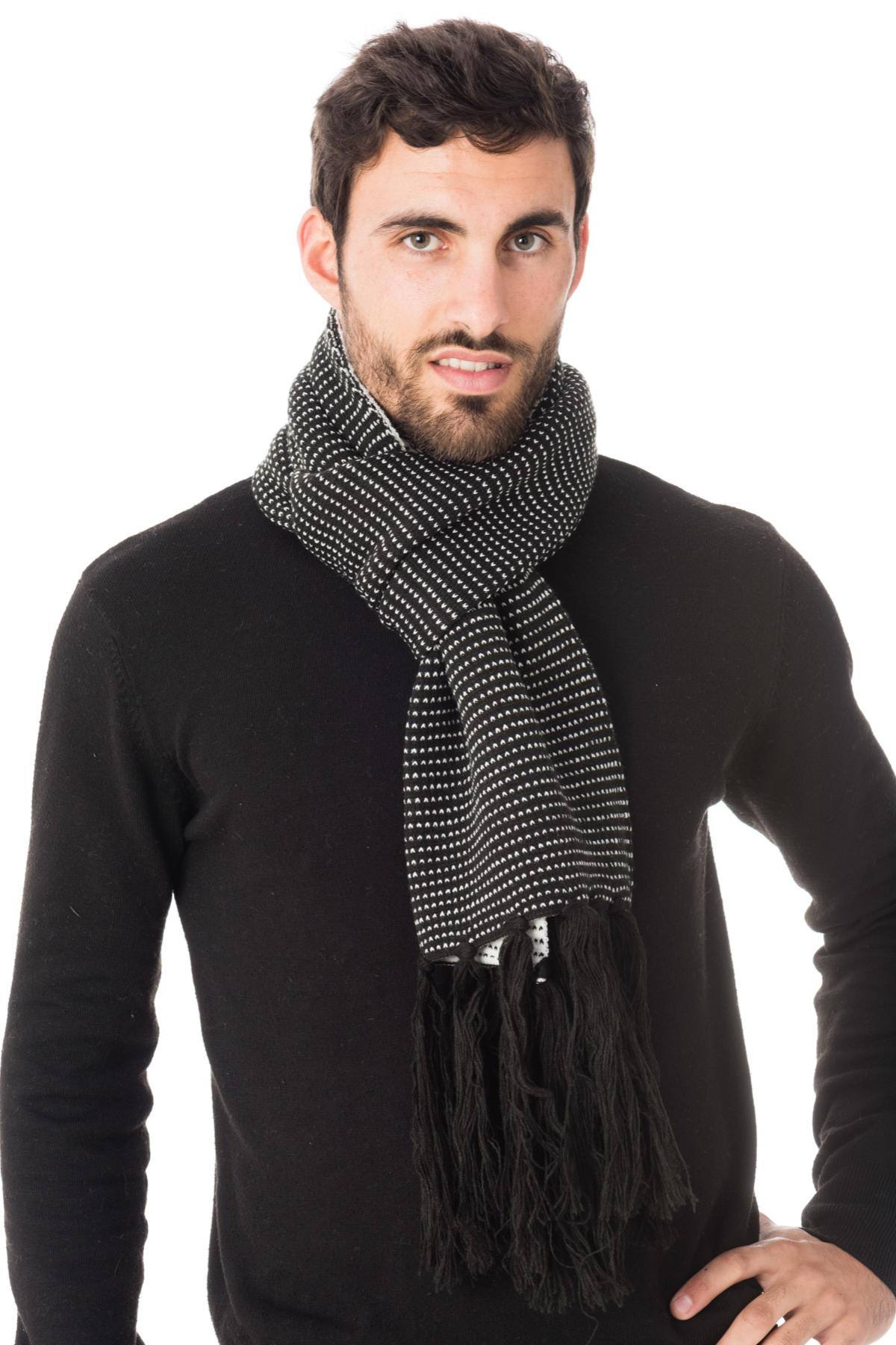 Men's scarf with fringes - Image n°1