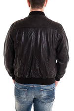Lucina's buffalo leather jacket with a distinctive cracked finish. - Image n°4