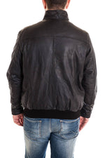 Soft lambskin leather jacket, matte finish, relaxed fit for comfort. - Image n°4