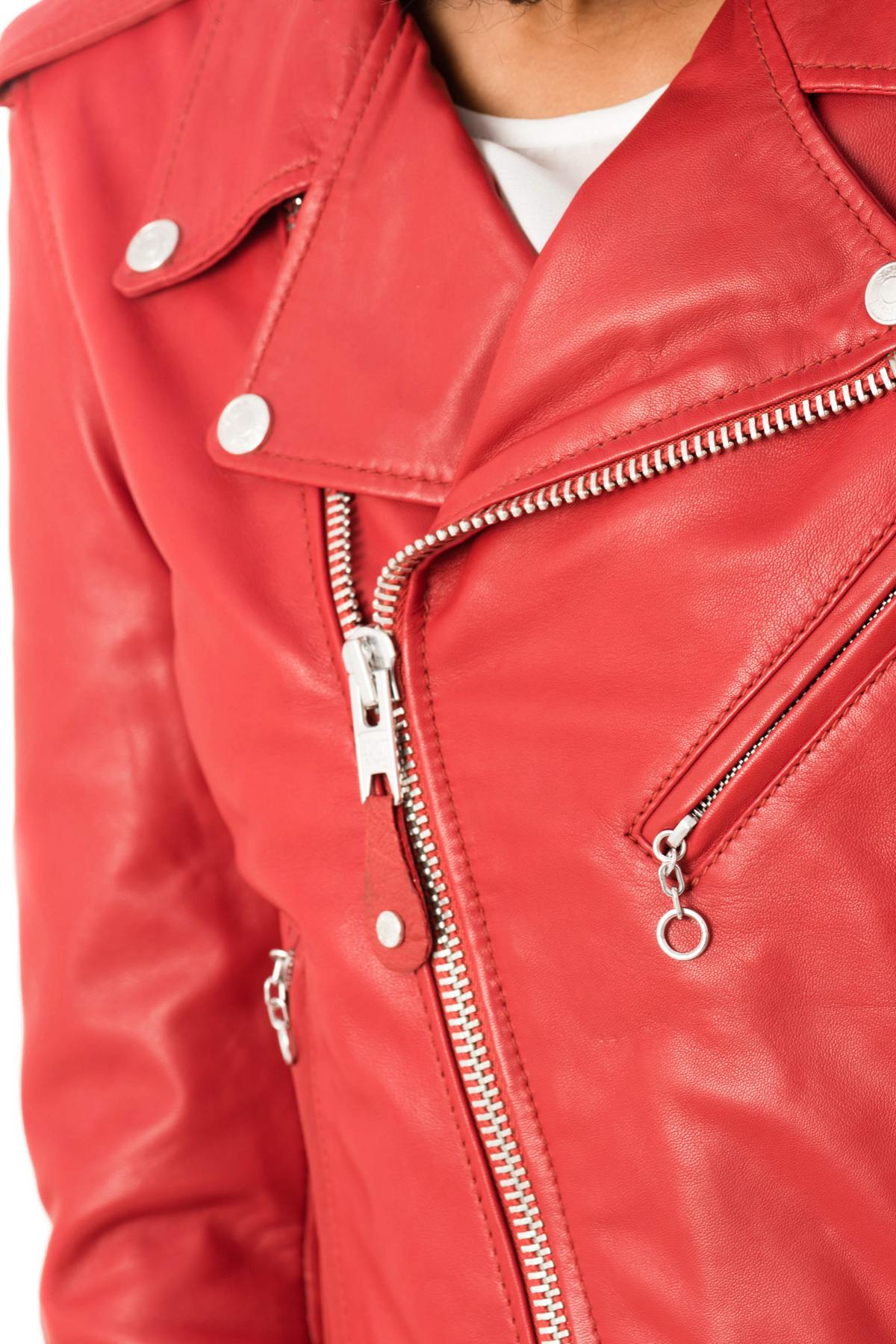 Red lambskin Perfecto: Schott's slim-fit, zip-asymmetrical classic. - Image n°9