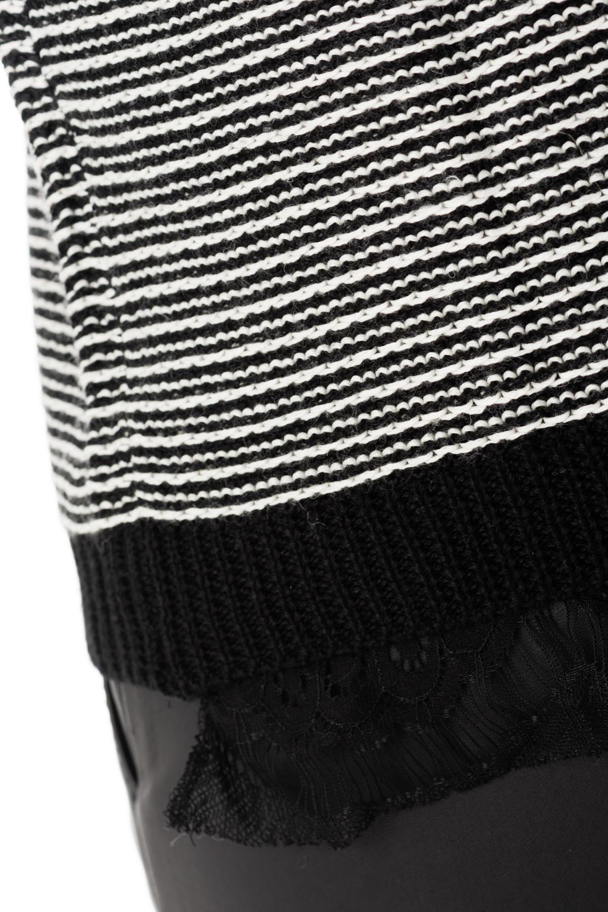 Sweater with black lace details - Image n°4