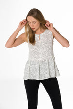 Women's white flowing t-shirt with point - Image n°3