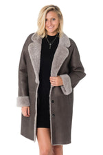 Merino lambskin turned to velvet softness in a timeless grey coat. - Image n°3