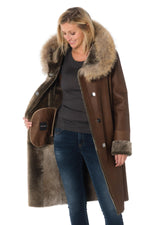Shearling coat with raccoon-decorated hood - Image n°6