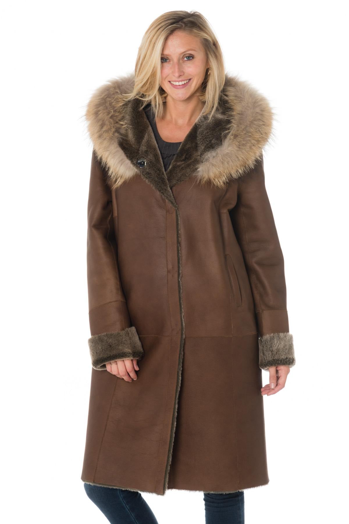 Shearling coat with raccoon-decorated hood - Image n°5