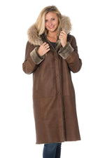 Shearling coat with raccoon-decorated hood - Image n°1