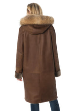 Shearling coat with raccoon-decorated hood - Image n°7