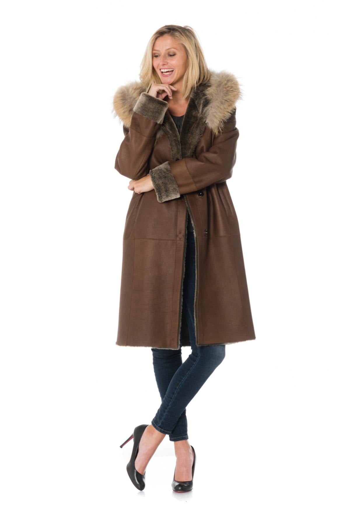 Shearling coat with raccoon-decorated hood - Image n°2