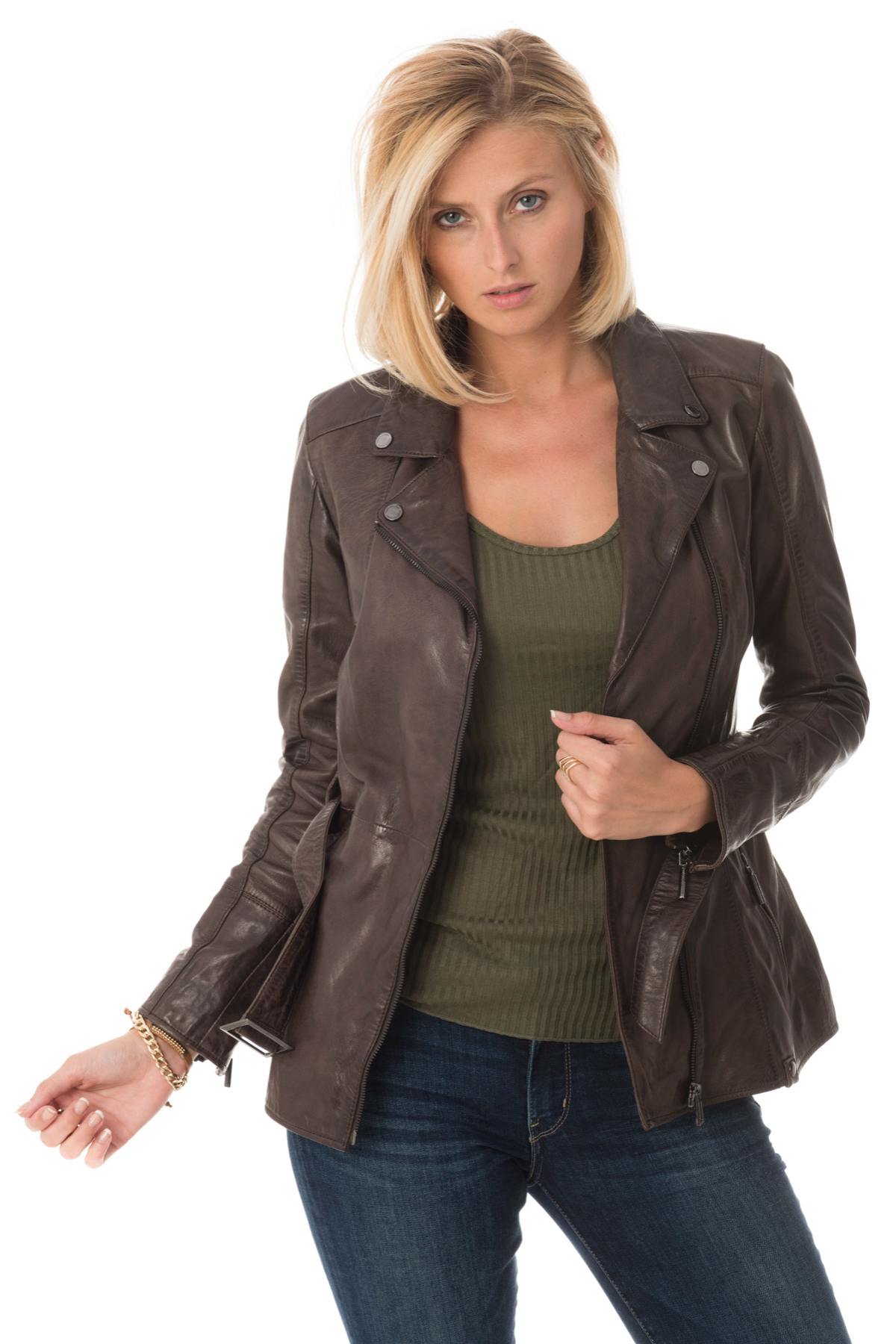 Aged brown lambskin jacket with a biker collar and slim, belted fit. - Image n°4