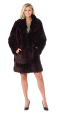 Reversible plum sheepskin coat, two styles in one for elegance. - Image n°4