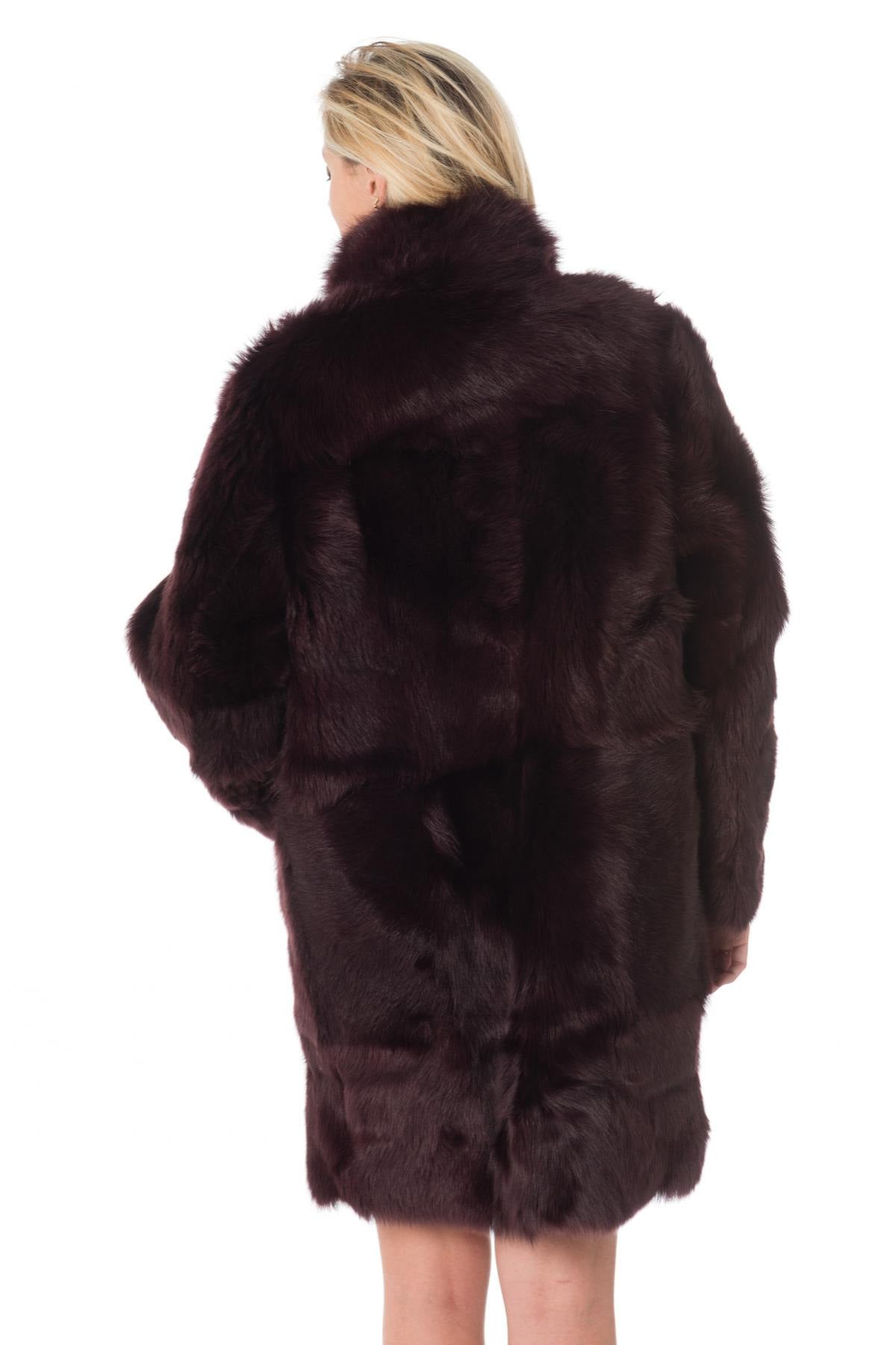 Reversible plum sheepskin coat, two styles in one for elegance. - Image n°9