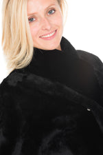 Reversible black lambshearling coat, sleek or fur-lined. Winter warmth - Image n°10