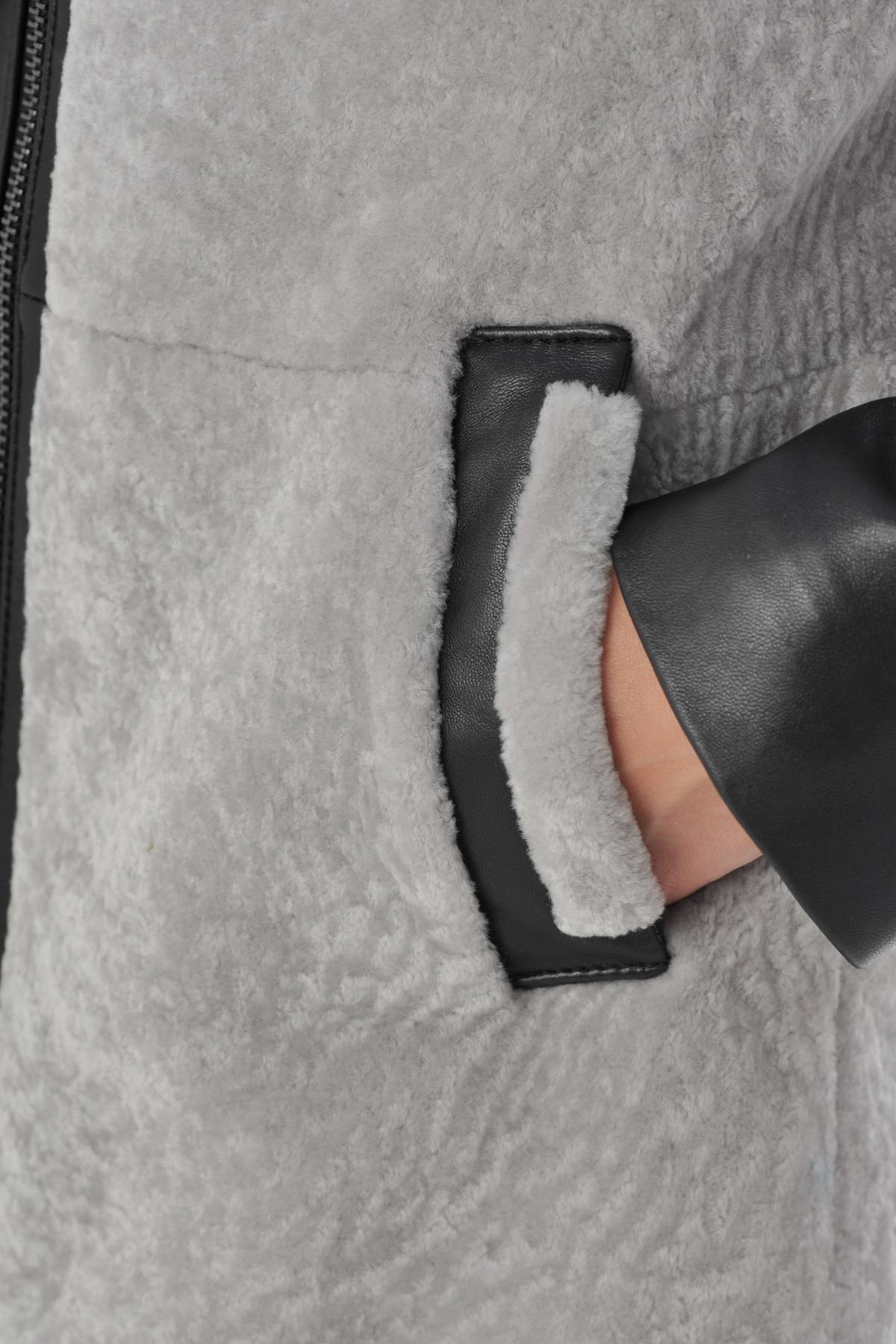 Lambskin and shearling unite in this chic zip-front coat for winter. - Image n°7
