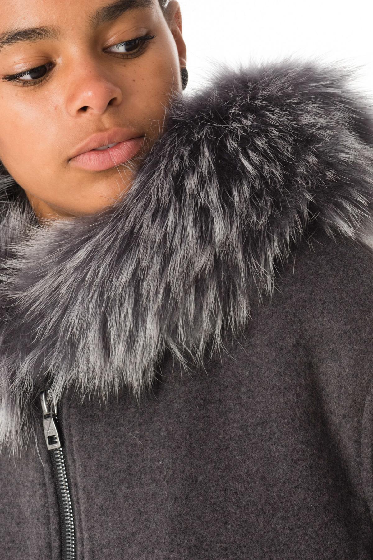 Wool-cashmere anthracite coat with lambskin sleeves. Detachable hood. - Image n°3