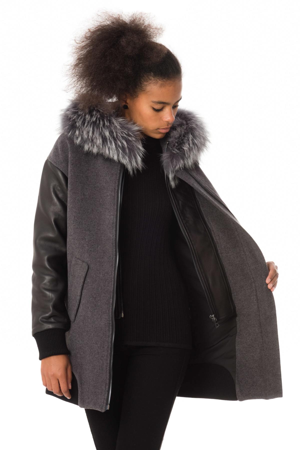Wool-cashmere anthracite coat with lambskin sleeves. Detachable hood. - Image n°5