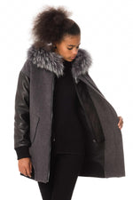 Wool-cashmere anthracite coat with lambskin sleeves. Detachable hood. - Image n°5